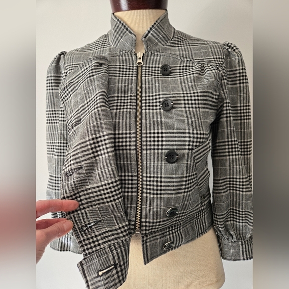 GUESS Plaid black & white cropped Jacket. Size small - Picture 5 of 10